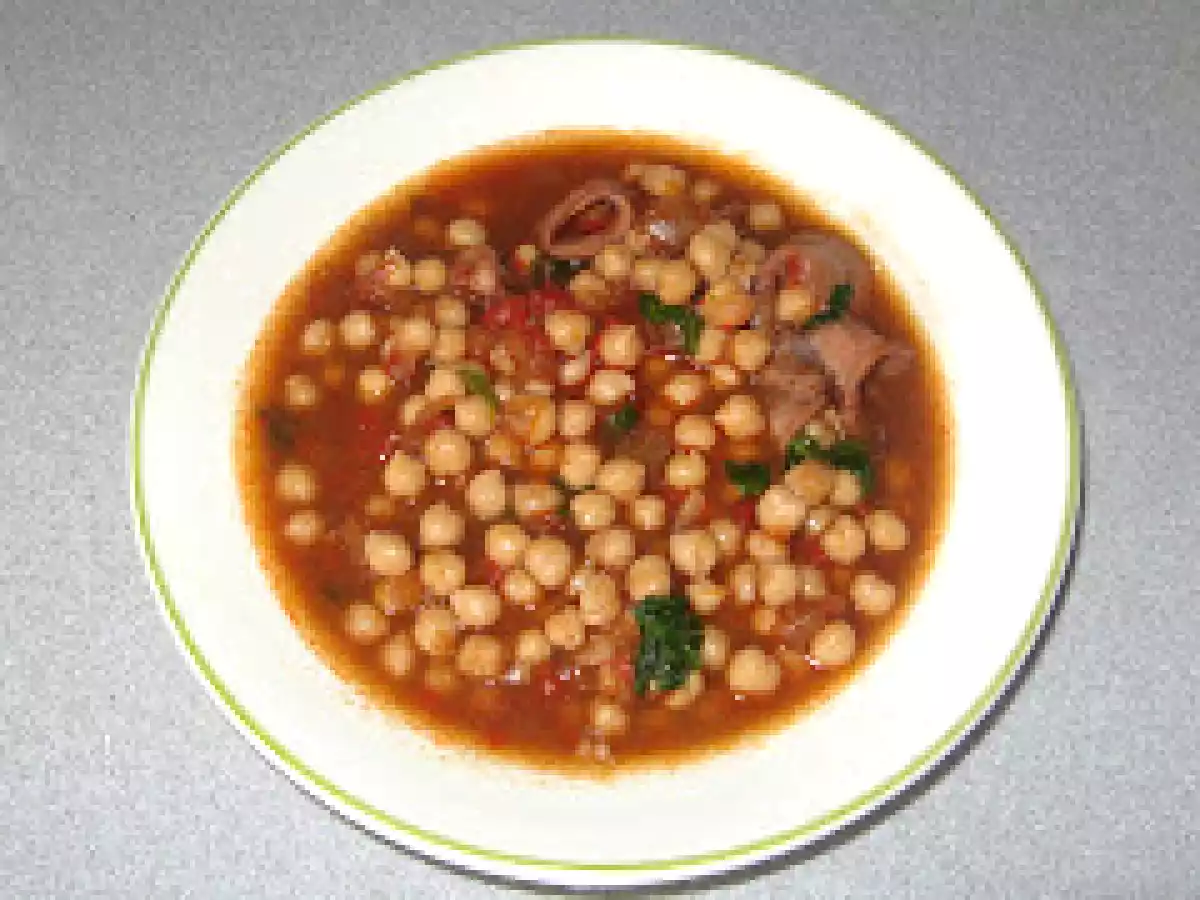 GARBANZOS CON CHIPIRONES Y ESPINACAS
