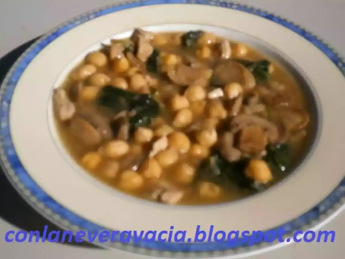 Garbanzos con espinacas pollo y champinones