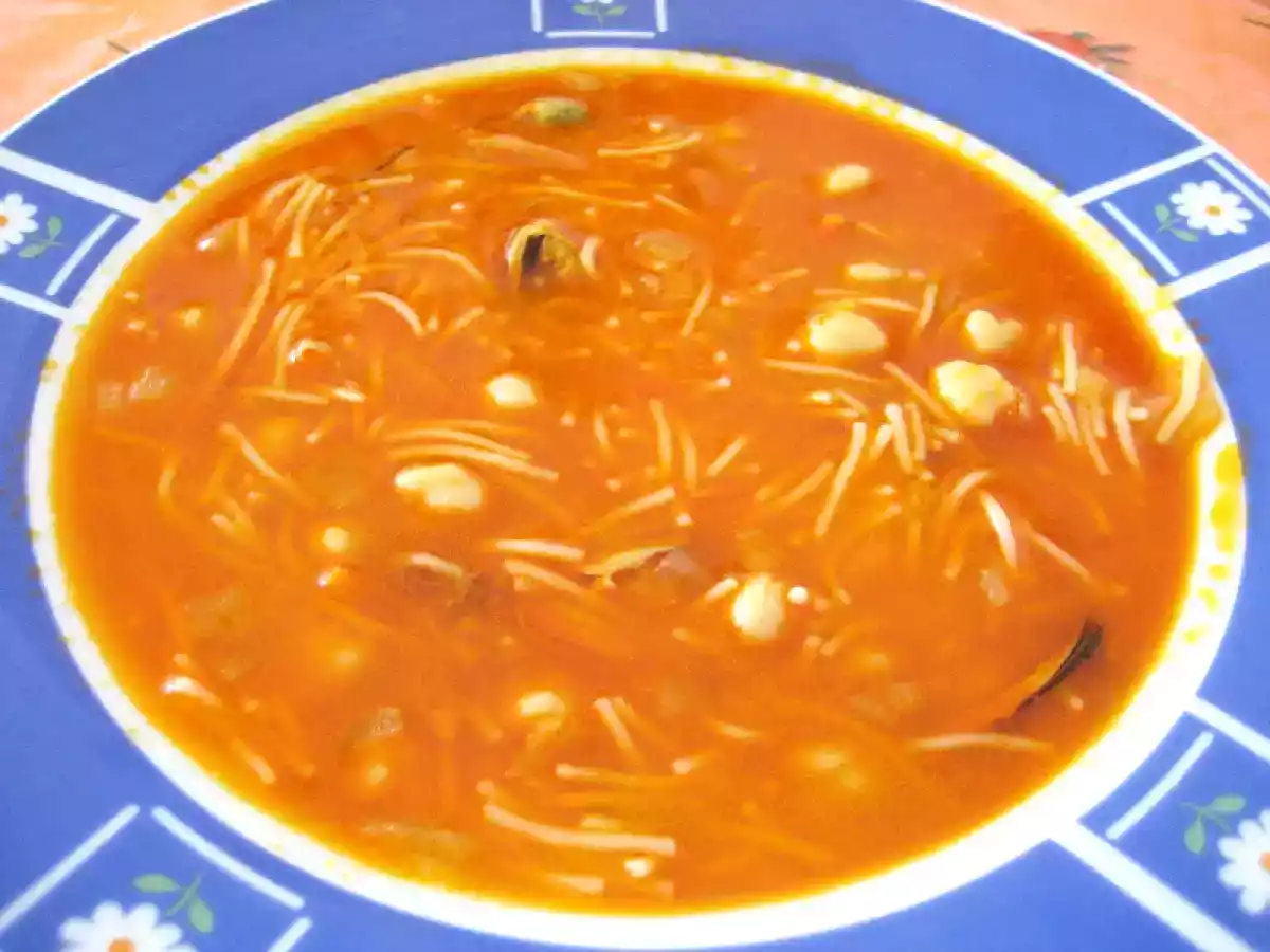 Garbanzos con fideos y mejillones