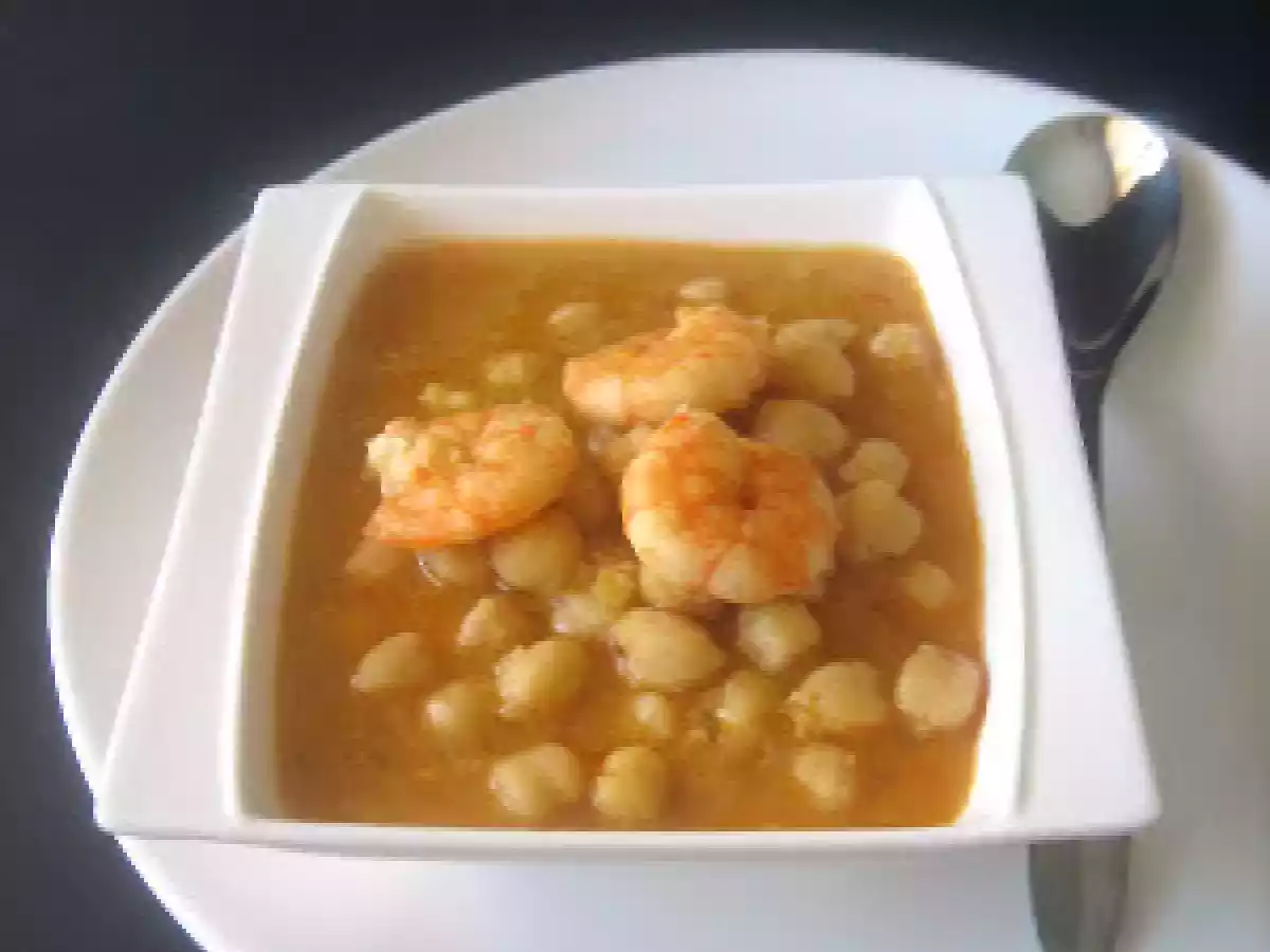 Garbanzos con langostinos