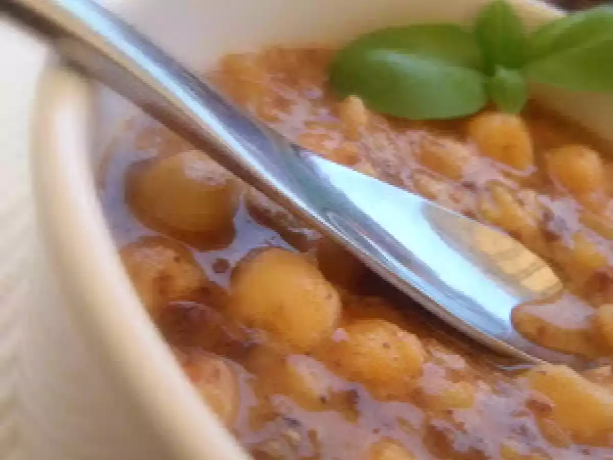 Garbanzos con setas y butifarra