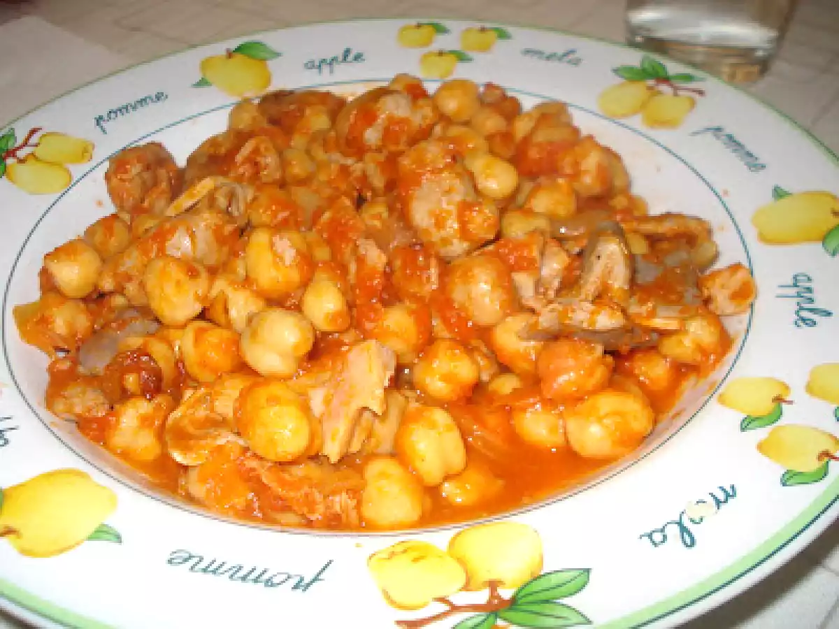 Garbanzos con ventre ( vientre) de cerdo