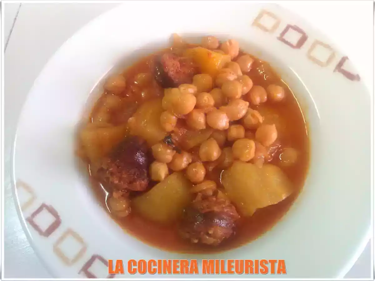Garbanzos estofados con Patatas y Chorizos - foto 2