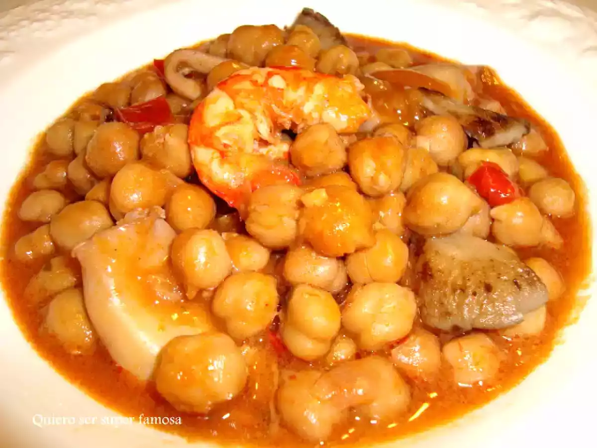 Garbanzos estofados de marisco y guindilla con salteado de setas