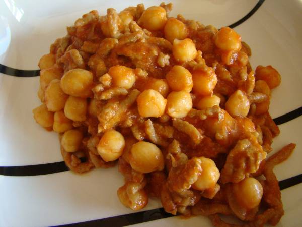 Garbanzos fritos con carne picada