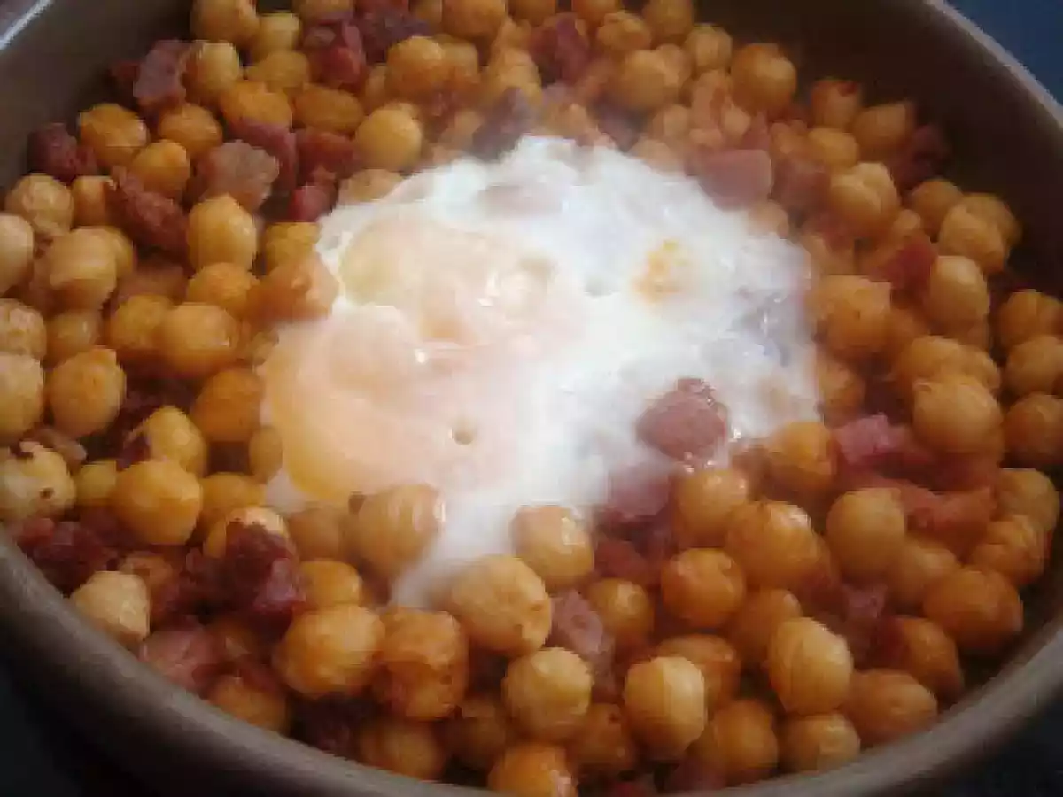 Garbanzos Fritos con Huevo
