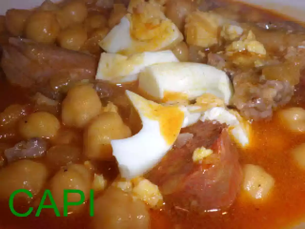 GARBANZOS GUISADOS CON CHORIZO.