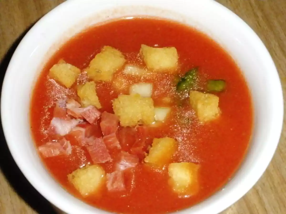 Gazpacho con Taquitos