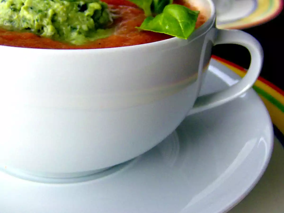 Gazpacho de tomates con helado de albahaca