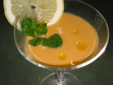 Gazpacho refrescante con limón y zanahoria al perfume de hierbabuena. (Emilio Almagro)