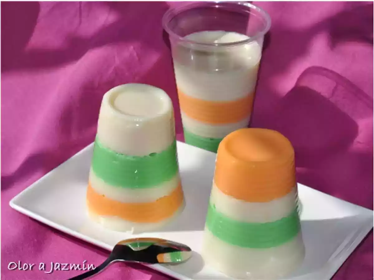 Gelatina de leche condensada