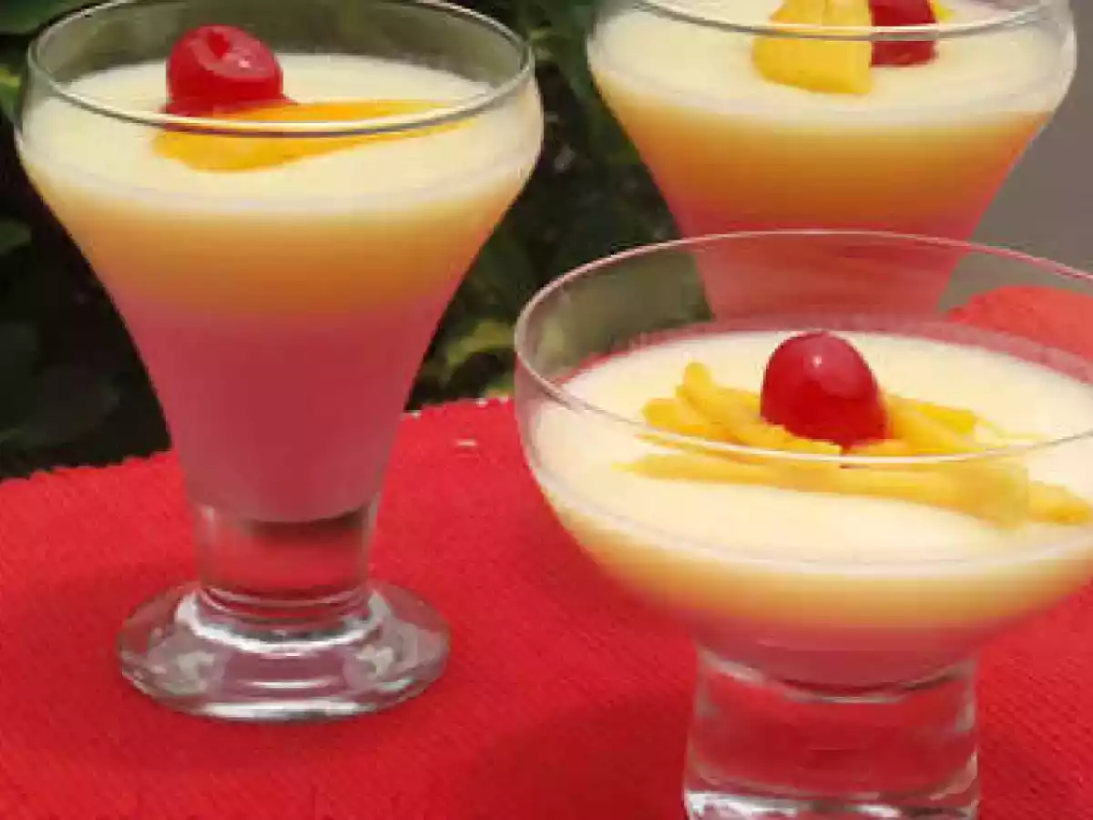 Gelatina de yogur y macedonia de frutas