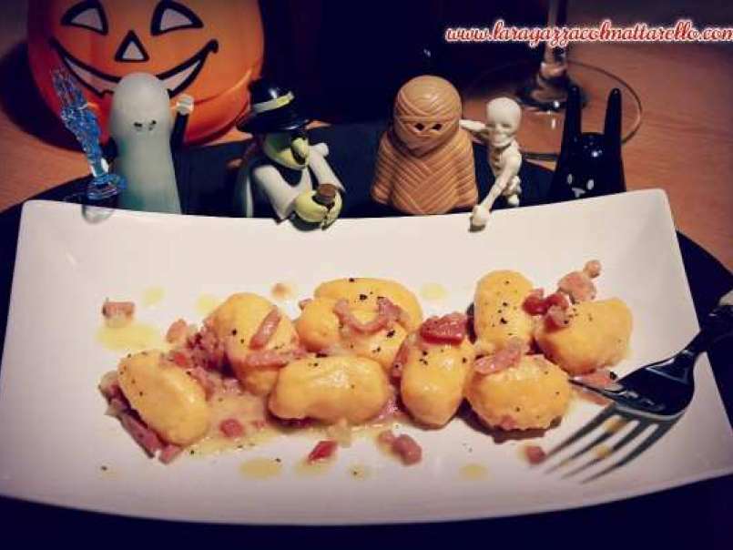 Gnocchi de batata y almendra con jamón y salvia, foto 1
