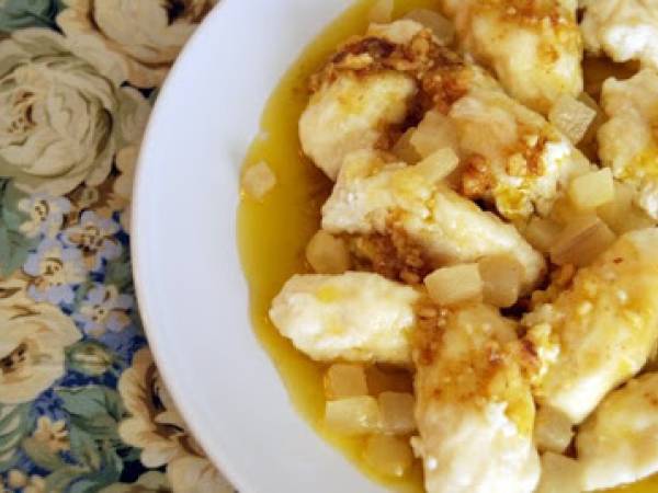 Gnocchi de ricotta, nueces y pera