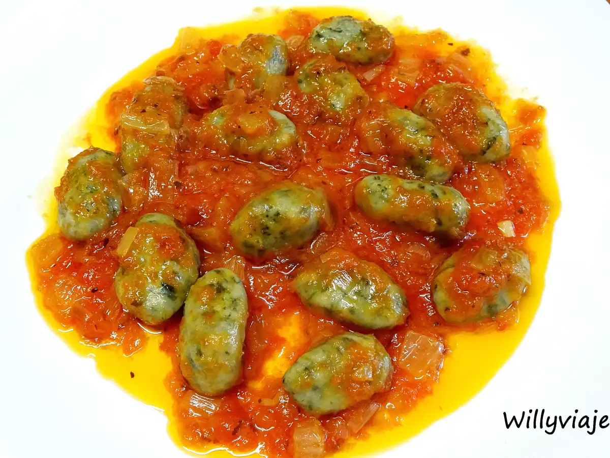 Gnocchis de espinacas con tomate