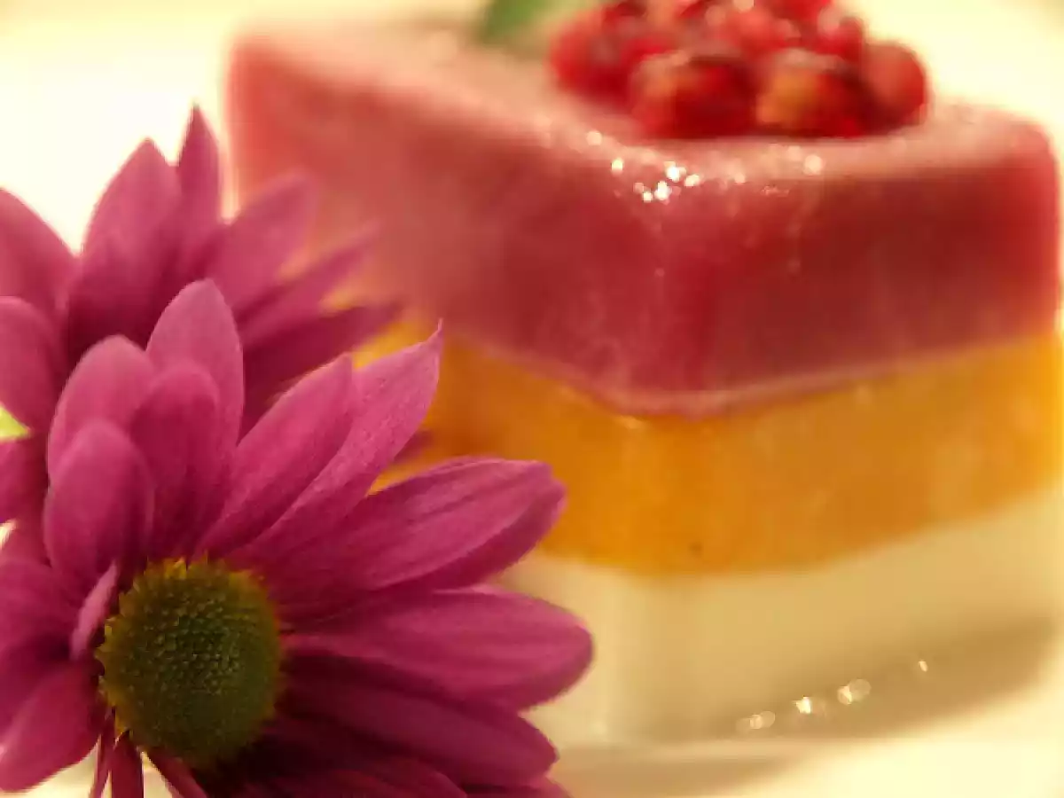Granada, persimon y yogur a la gelatina