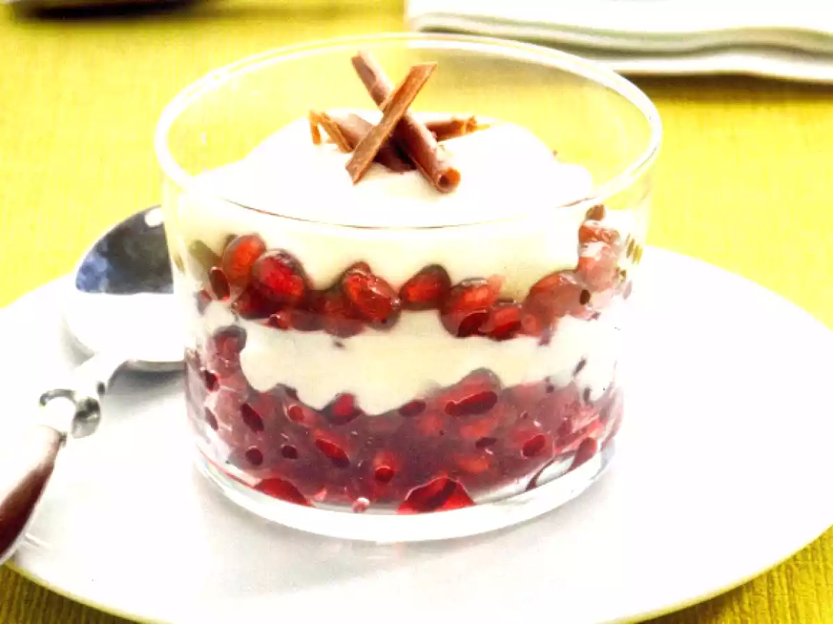 Granadas maceradas al vino con yogur