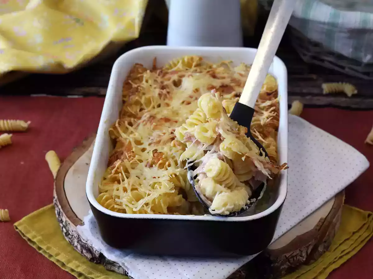 Gratinado de pasta con jamón y queso en freidora de aire: receta fácil y rápida