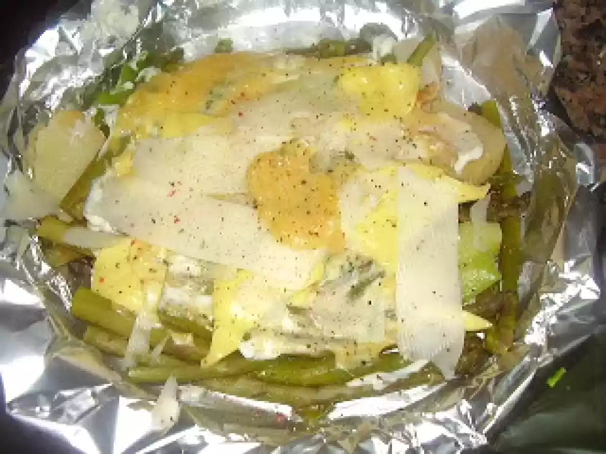 GRATINADO DE PUERROS, ESPÁRRAGOS Y PATATA A LOS TRES QUESOS - foto 2