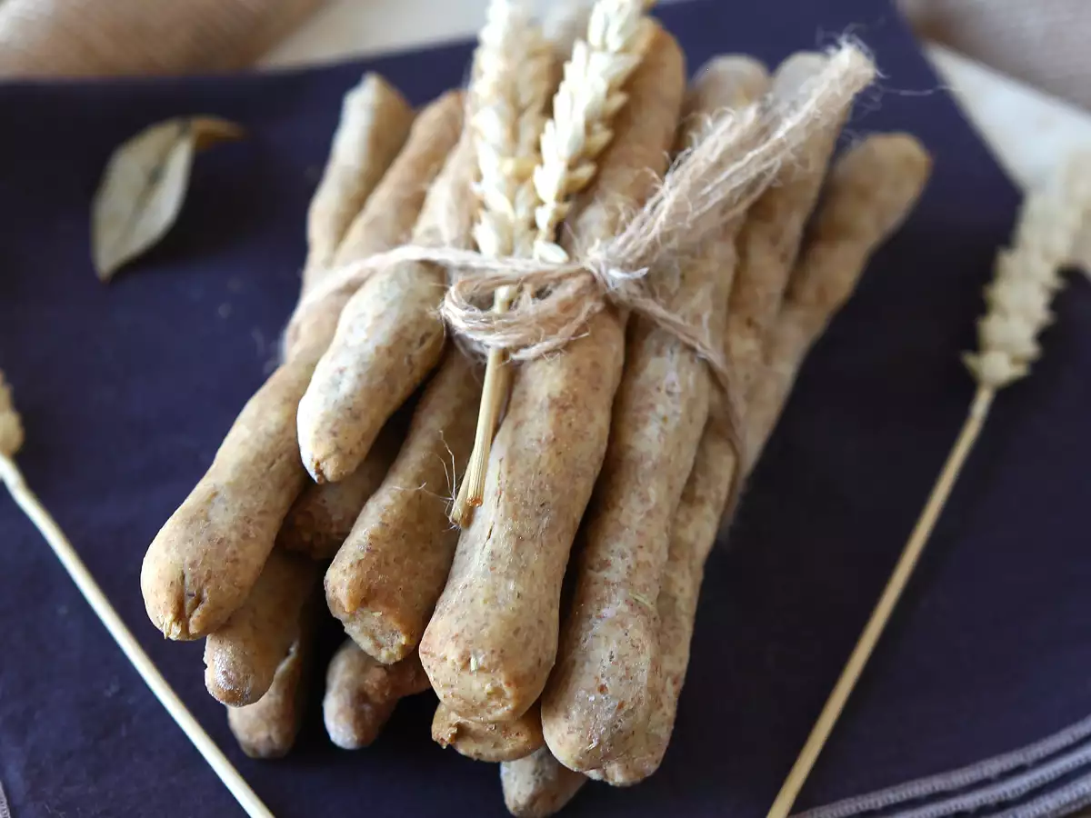 Grisines caseros con hierbas aromáticas con freidora de aire - foto 3