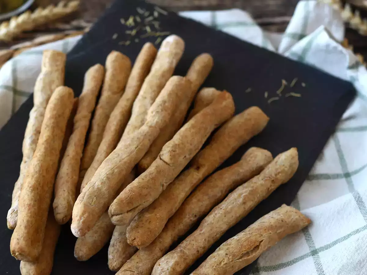Grisines caseros con hierbas: bastones de pan crujiente fáciles de preparar - foto 2