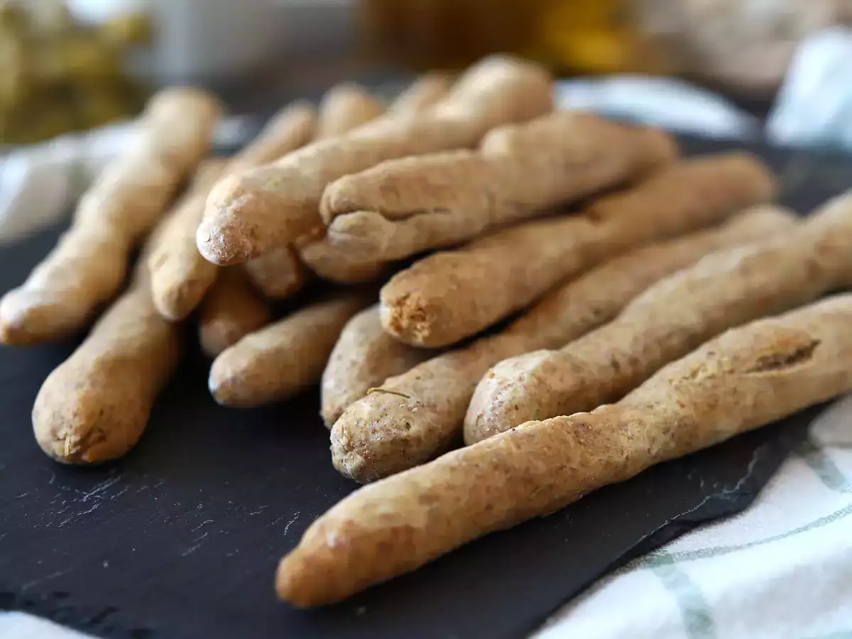 Grisines caseros con hierbas: bastones de pan crujiente fáciles de preparar - foto 3