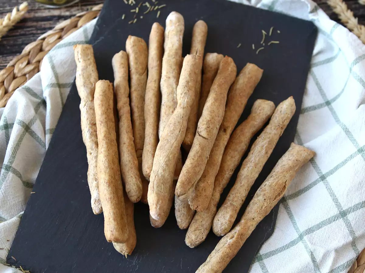 Grisines caseros con hierbas: bastones de pan crujiente fáciles de preparar - foto 4