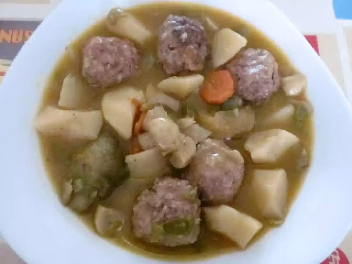 Guisado de albóndigas
