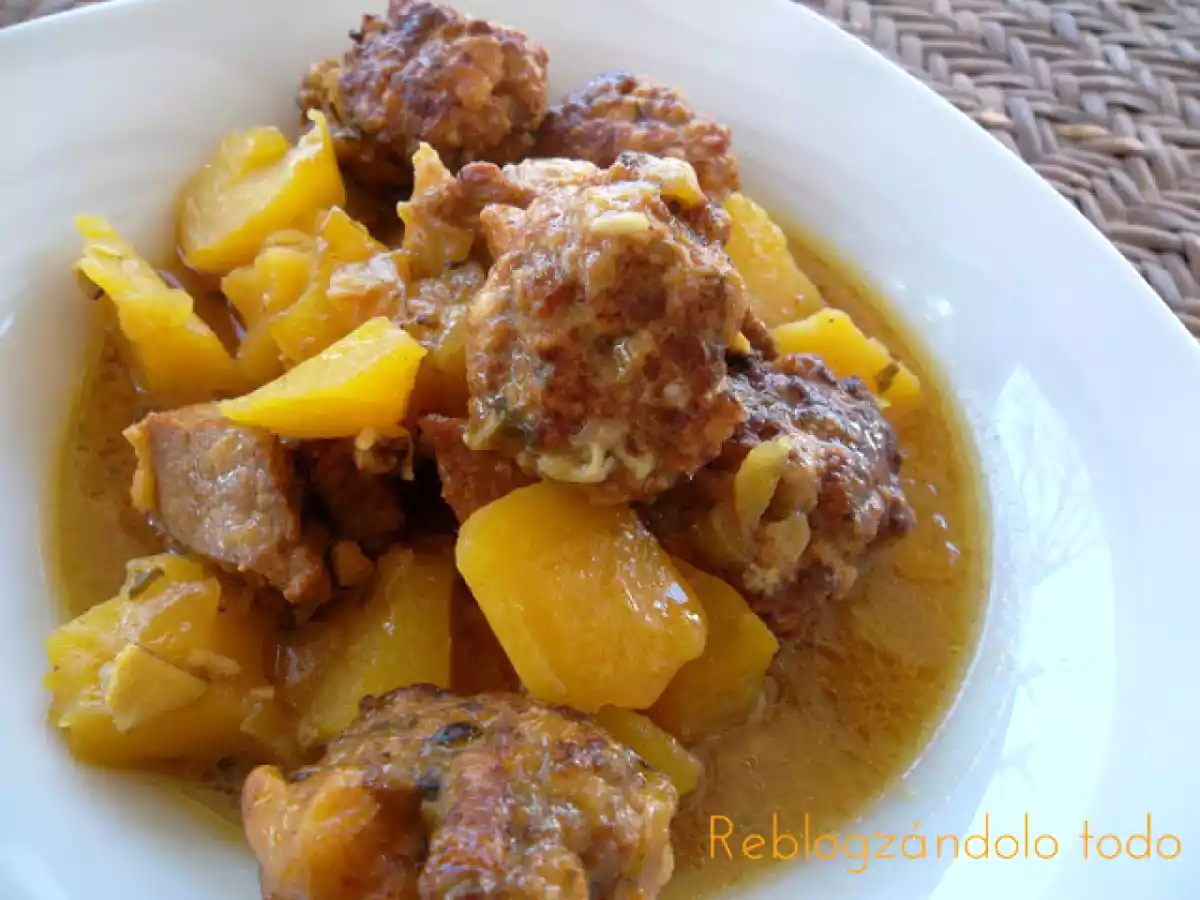 Guiso con albóndigas