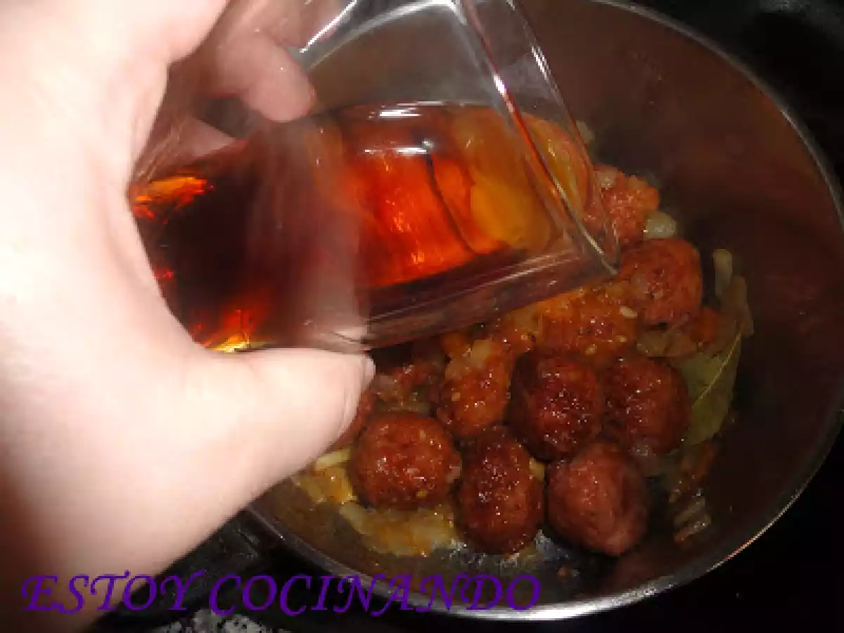 Guiso de albóndigas con almendras - foto 4