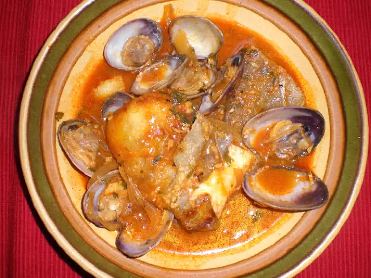 Guiso de bacalao con almejas