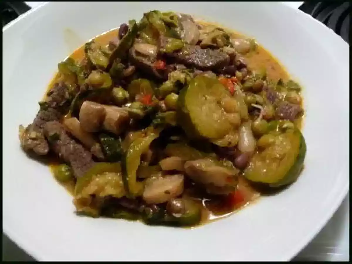 Guiso de carne, verduras y lentejas