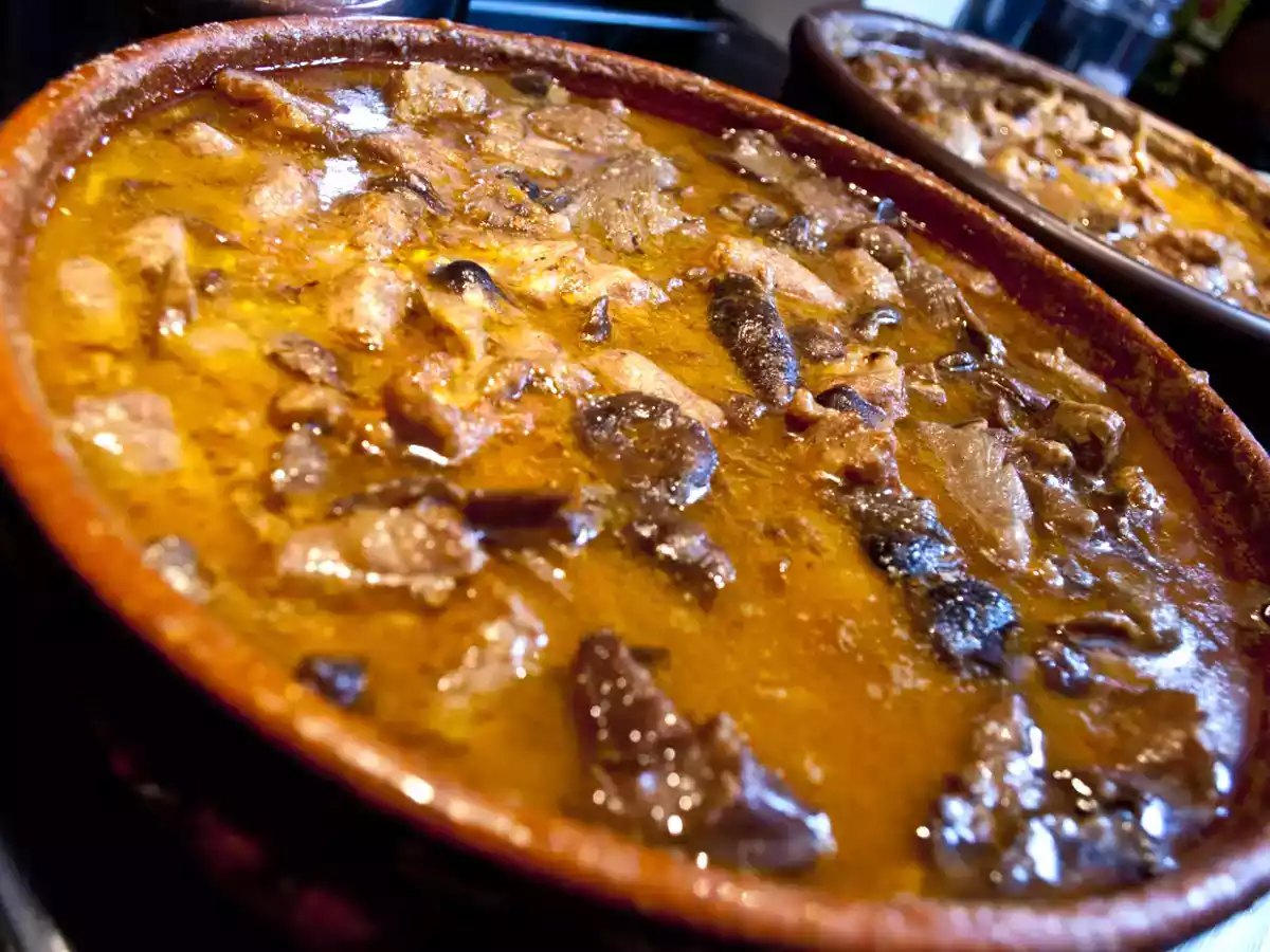 Guiso de cerdo con setitas a la cerveza