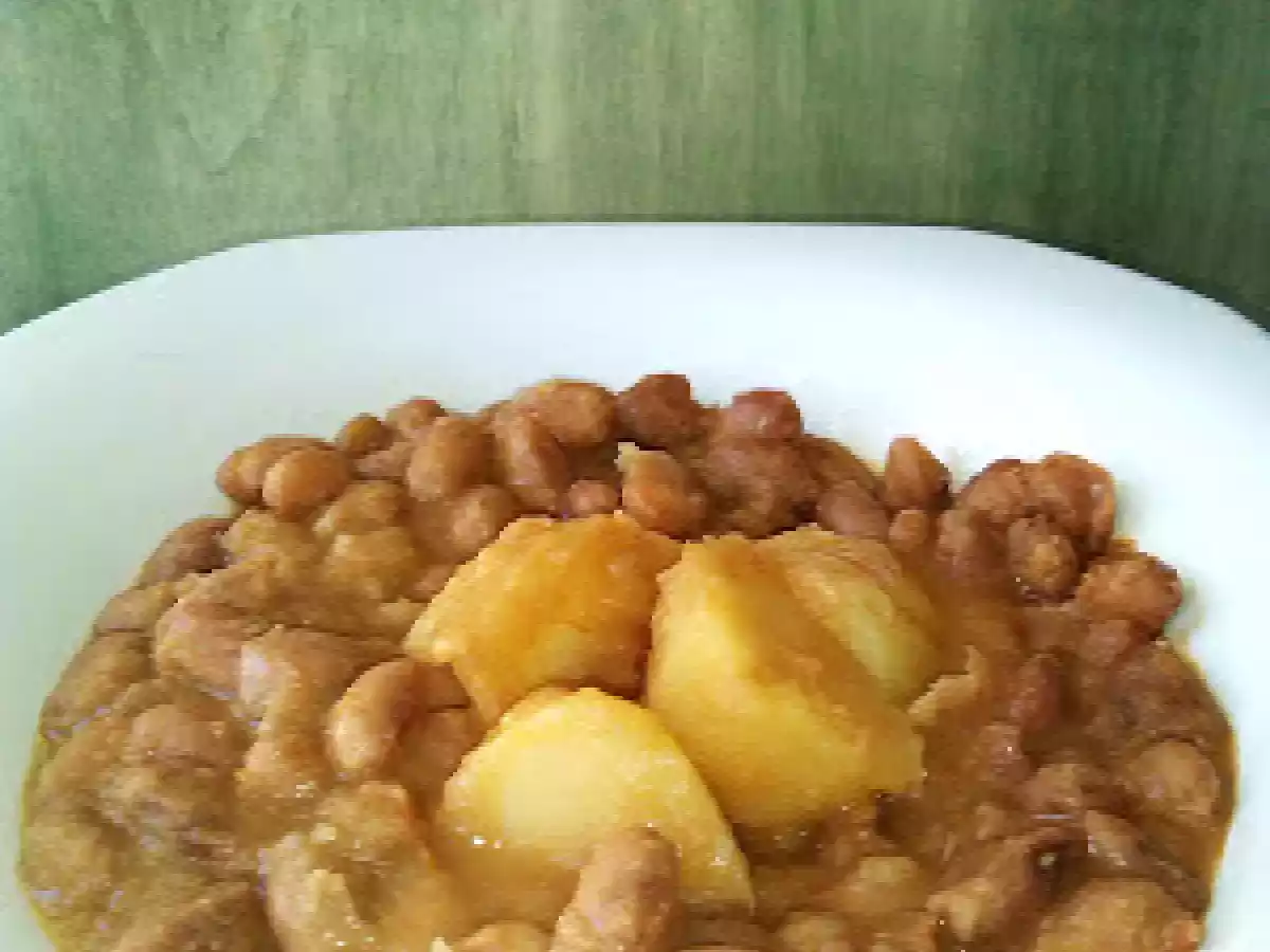 Guiso de judías pintas con patatas, en olla rápida
