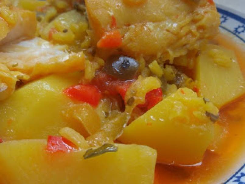 Guiso de patatas con arroz y bacalao