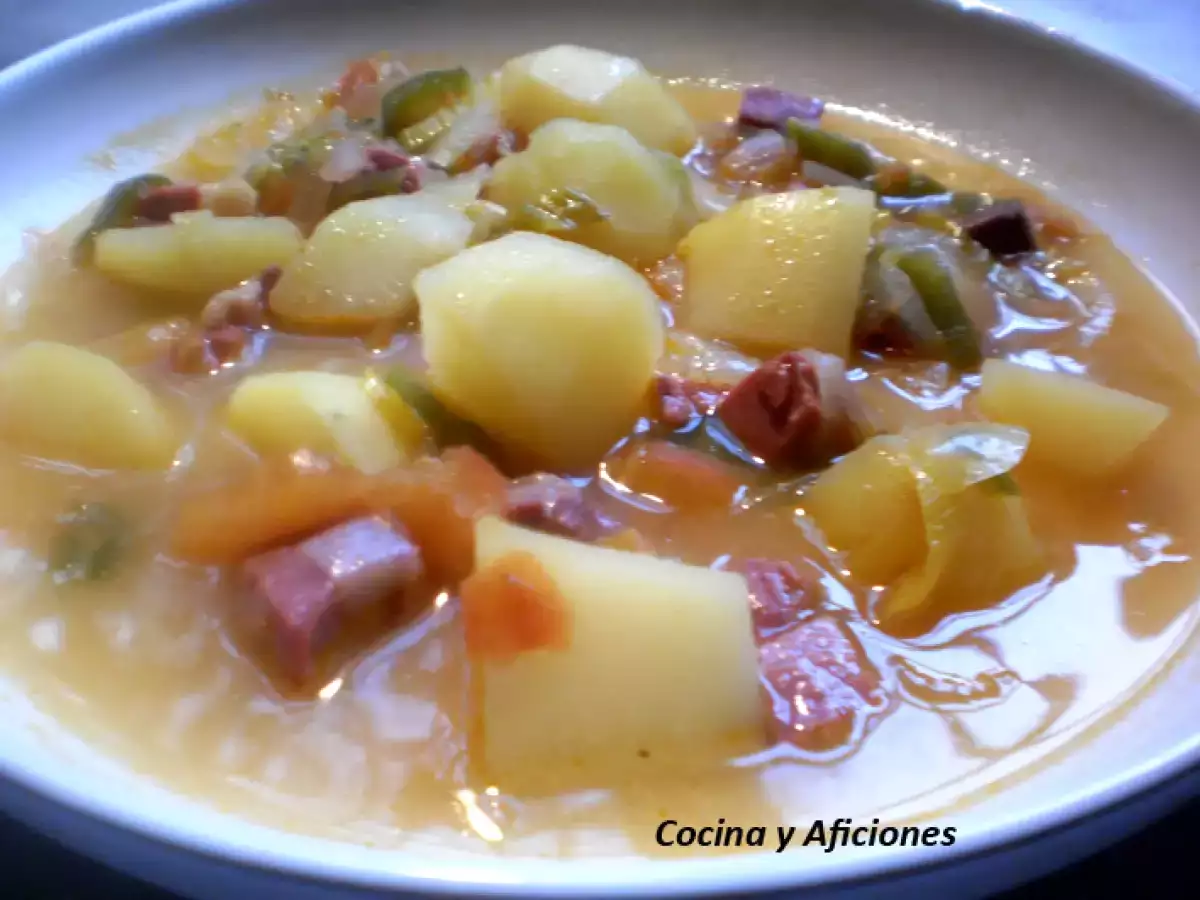 Guiso de patatas con verduras y jamón ibérico, receta - foto 2