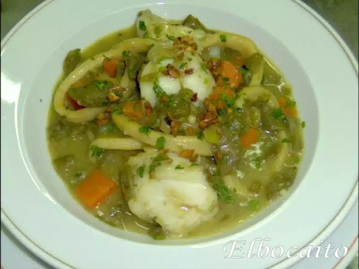 Guiso de rape y calamares con habas fritas. (Emilio Almagro) - foto 2