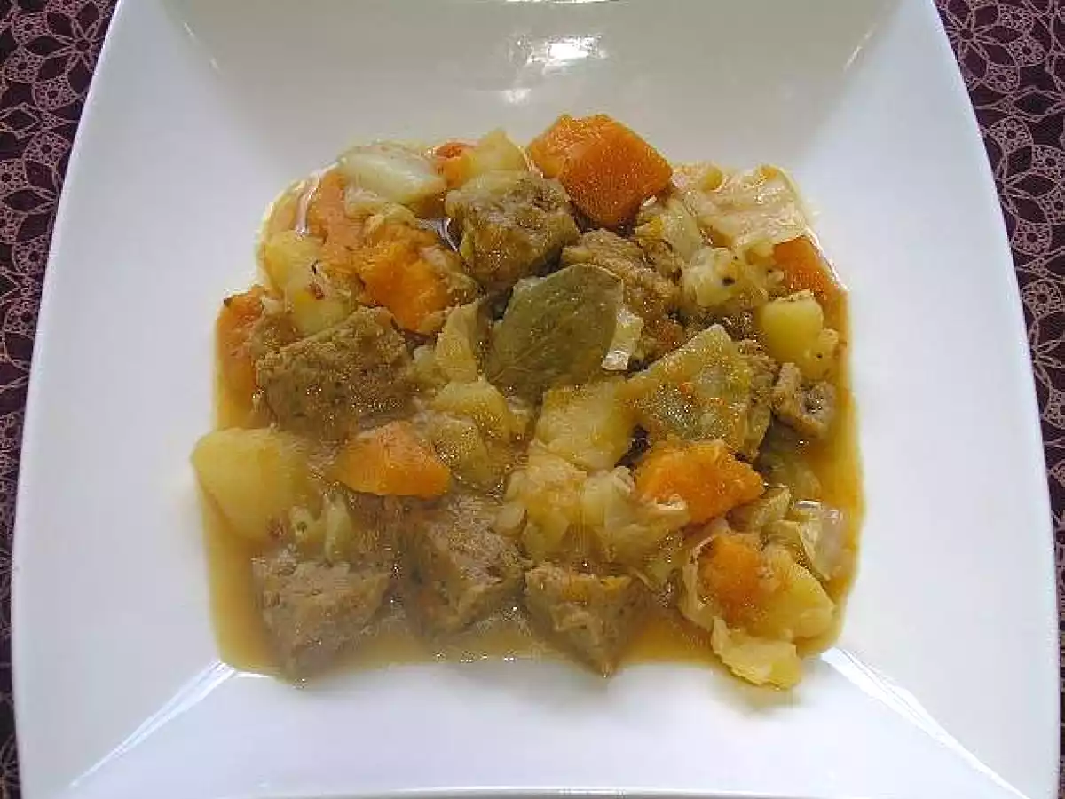 Guiso de seitán, calabaza y repollo