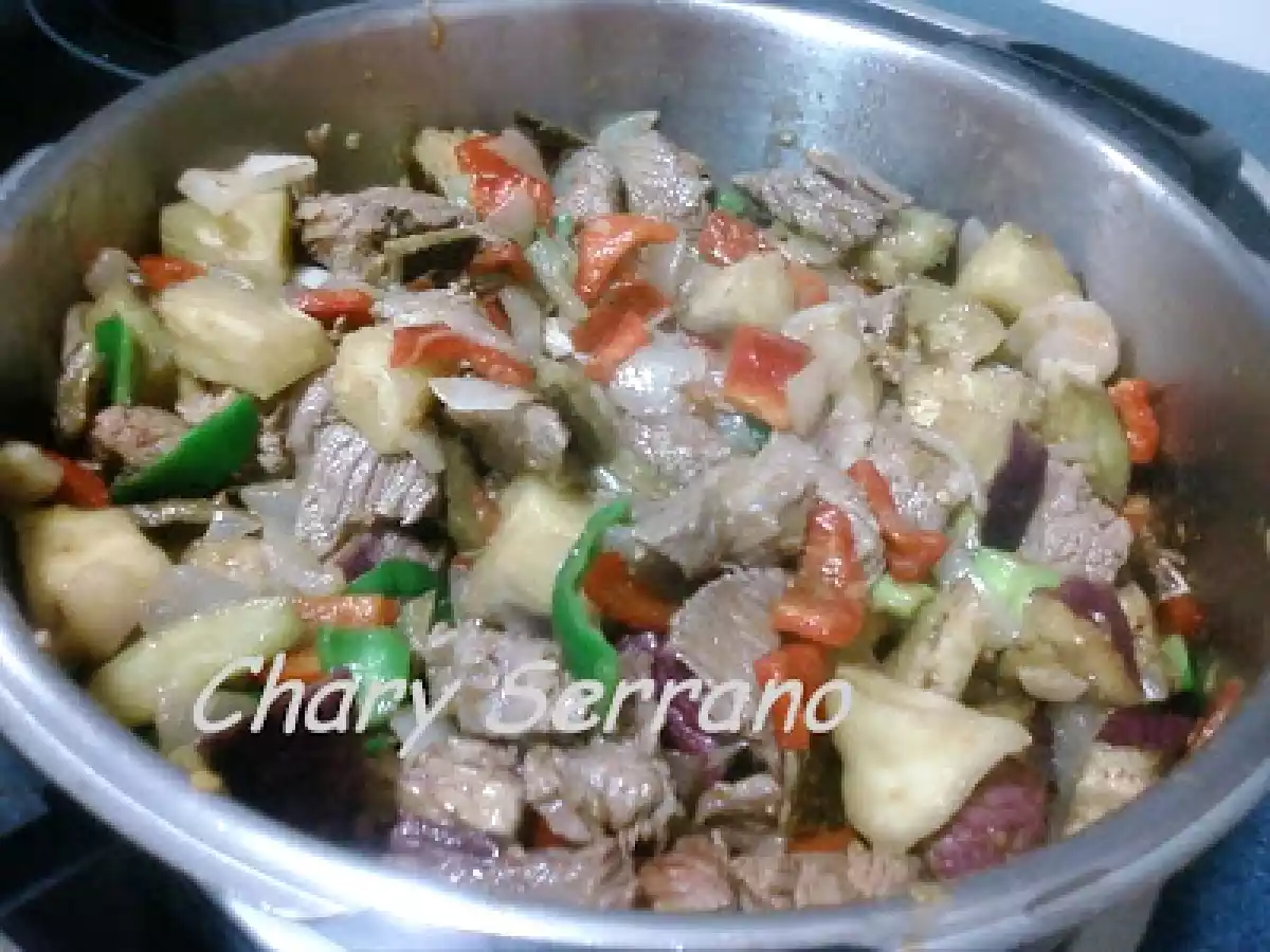 Guiso de ternera con berenjenas y pimientos