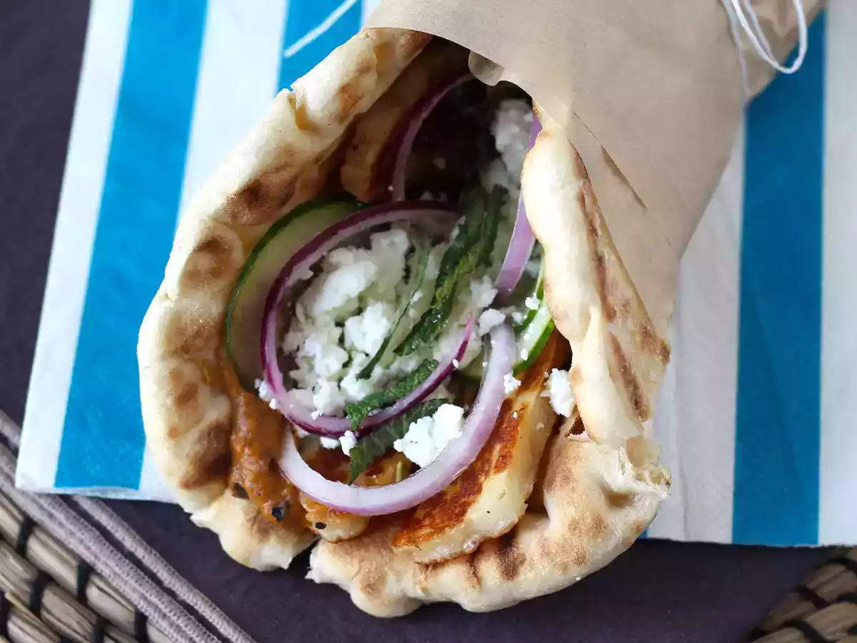 Gyros con halloumi, ¡una versión vegetariana del sándwich griego! - foto 3