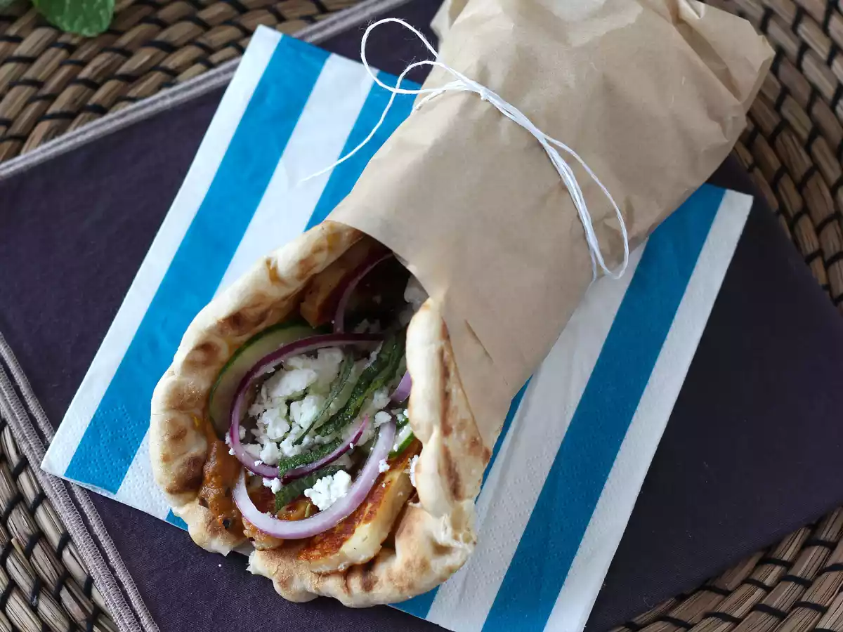 Gyros con halloumi, ¡una versión vegetariana del sándwich griego! - foto 4