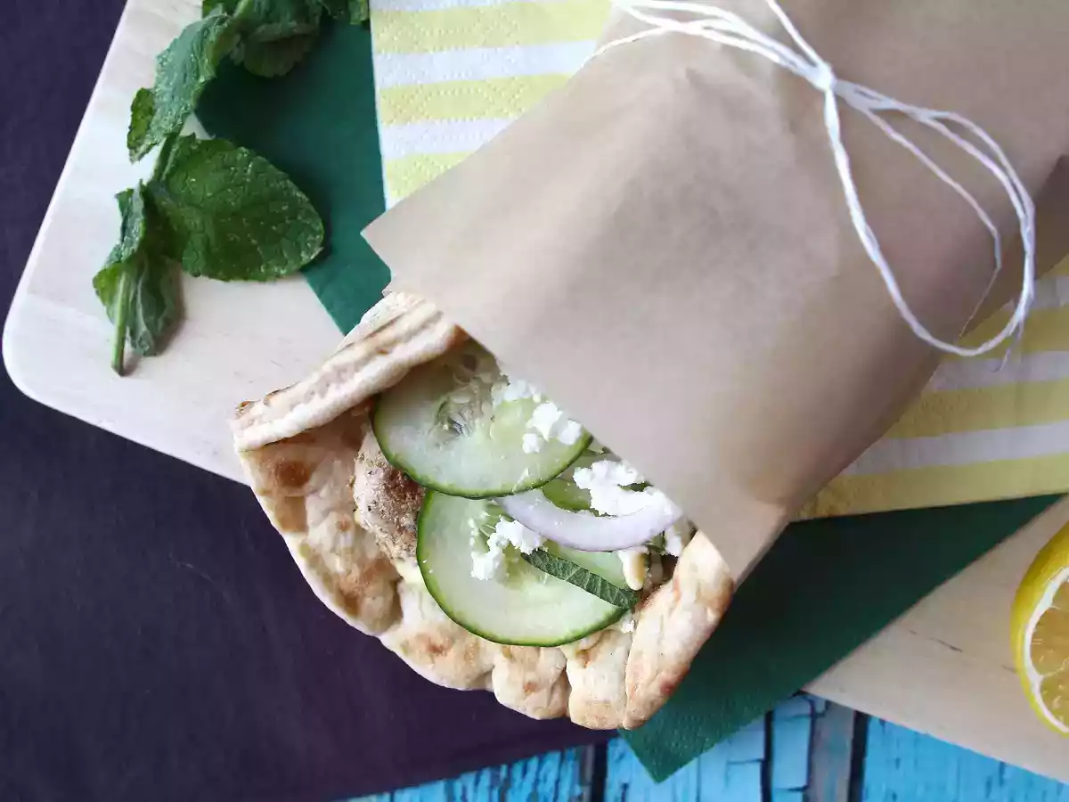 Gyros de pollo, ¡el bocadillo griego que te encantará! - foto 3