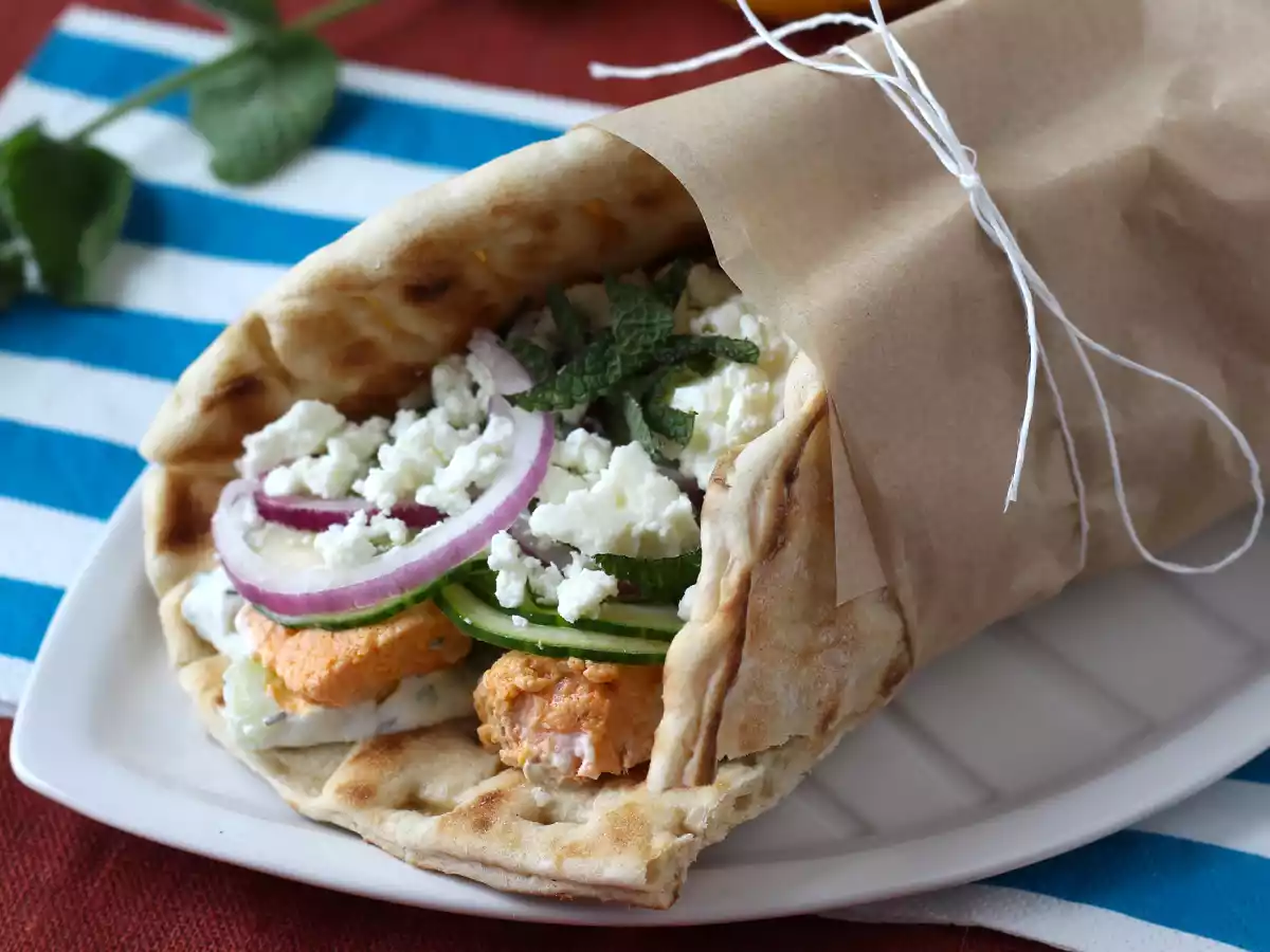 Gyros de salmón, ¡el sandwich de pescado perfecto para el verano!