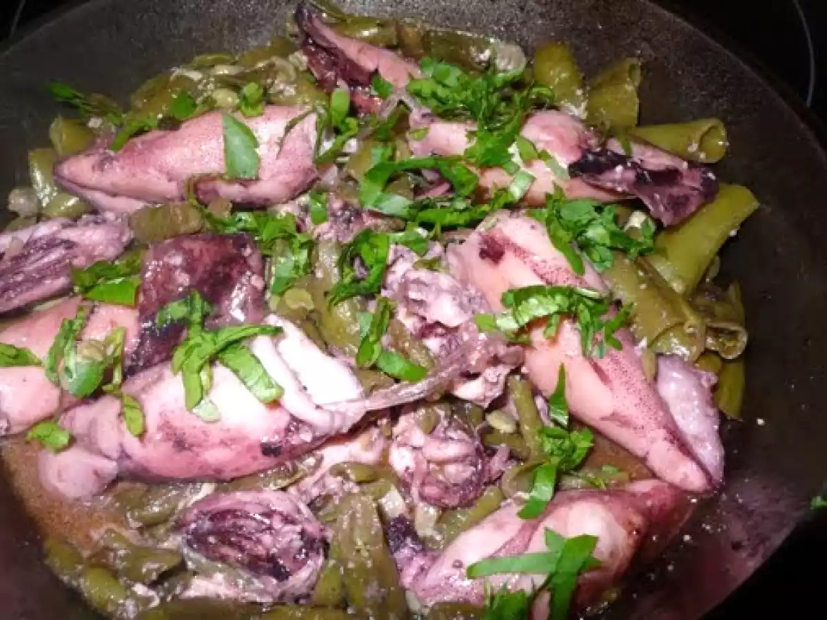 Habas confitadas con chipirones - foto 2