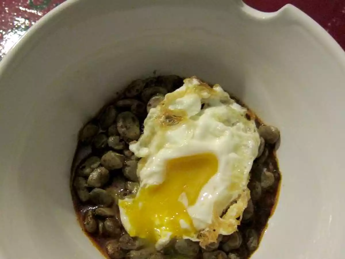 Habas picantes con huevos rotos - foto 2