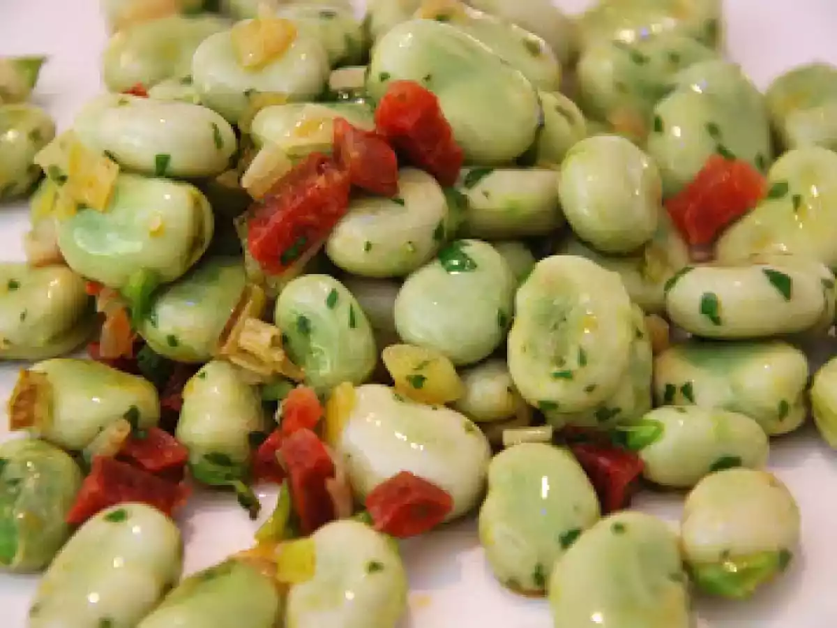 Habas salteadas con chorizo