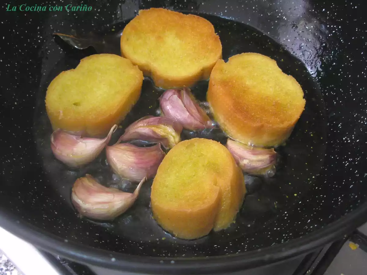 Habas tiernas esparragás con huevos rotos - foto 4