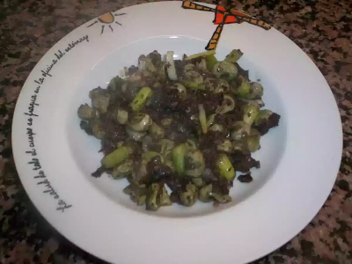 HABITAS Y AJETES CON BOTIFARRA NEGRA - foto 2