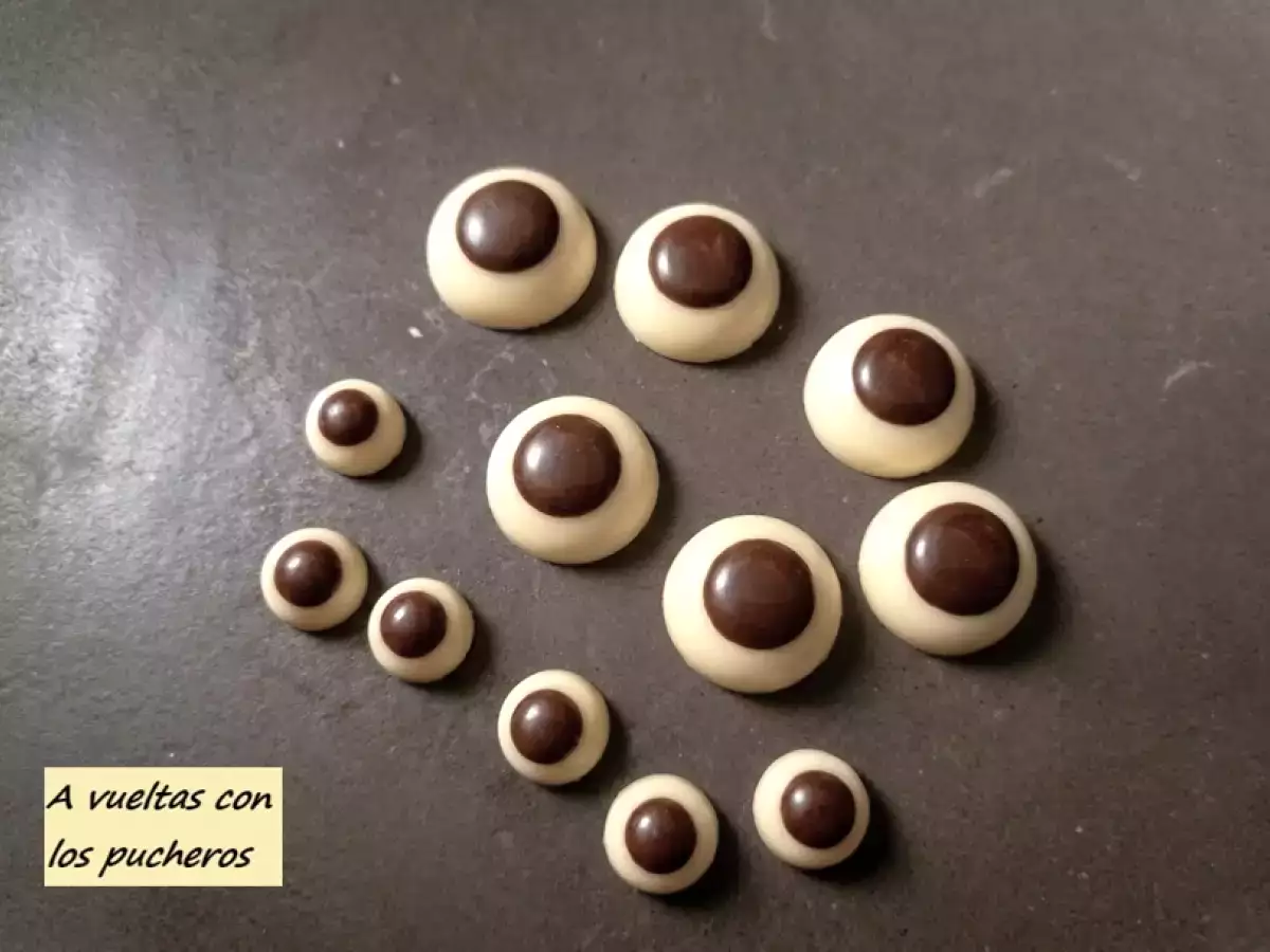 Halloween: ojos de chocolate con blísters de pastillas reciclados