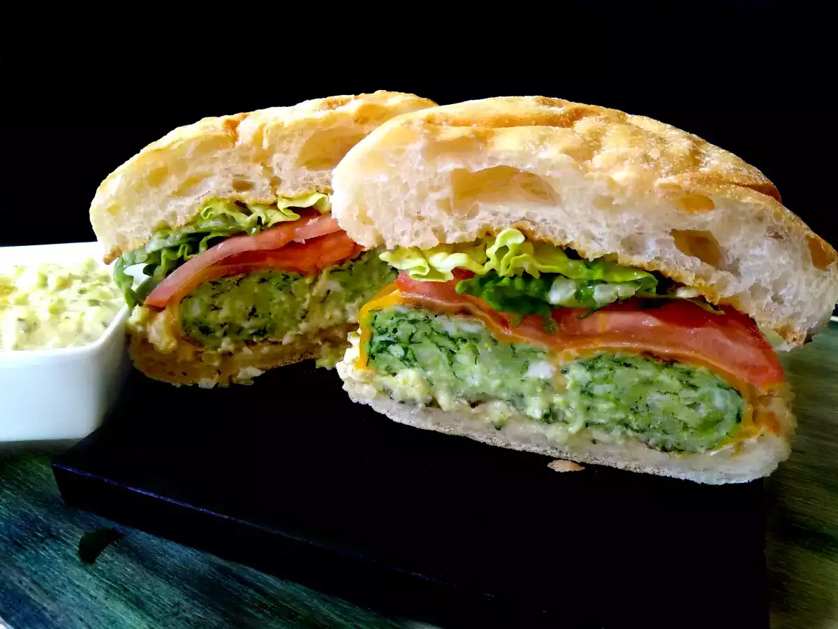 Hamburguesa de pollo y espinacas, con salsa tipo Big Mac de McDonald´s - foto 2